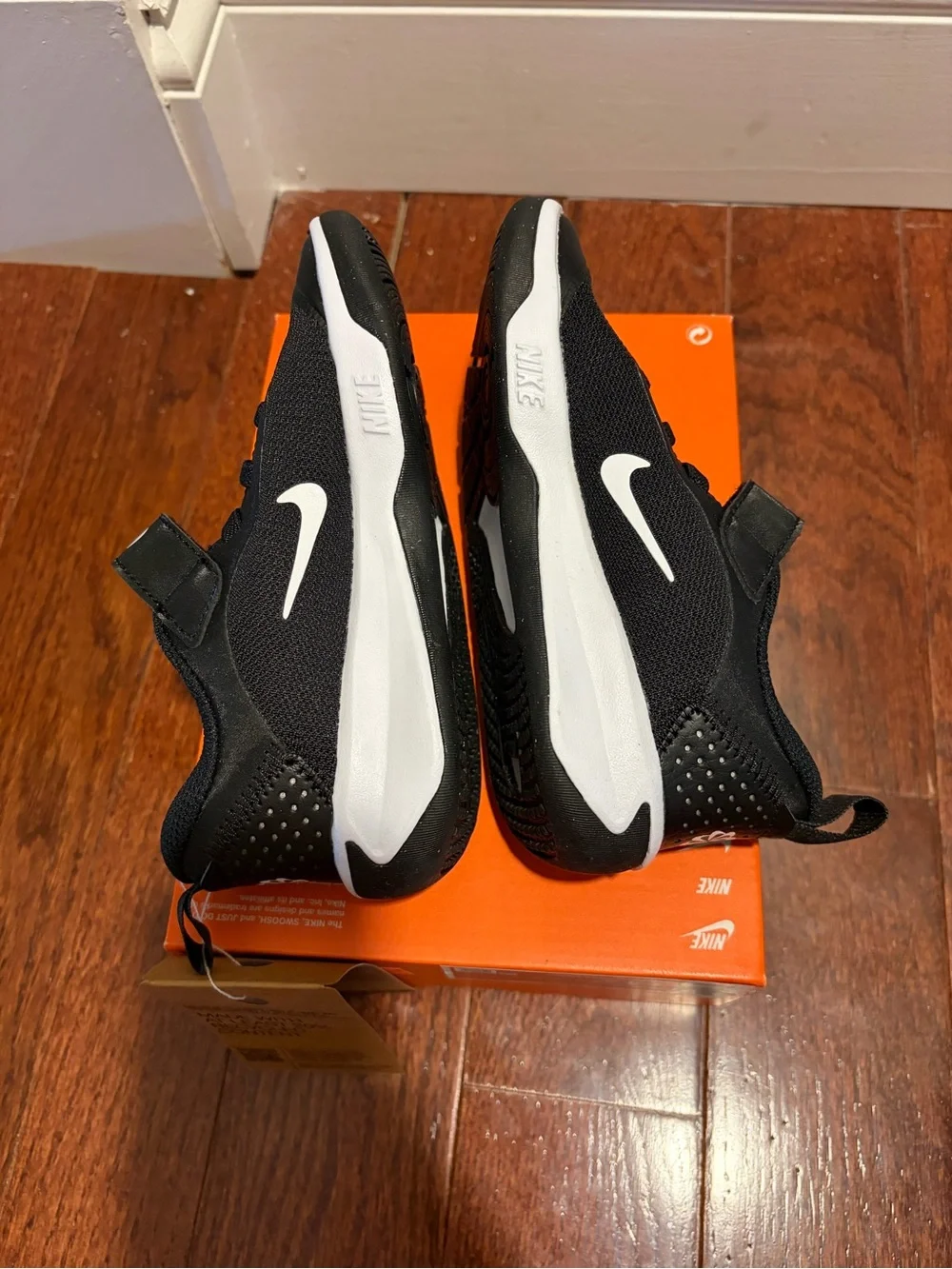 Nike Kids Black and White Velcro Sneaker (Size 11)